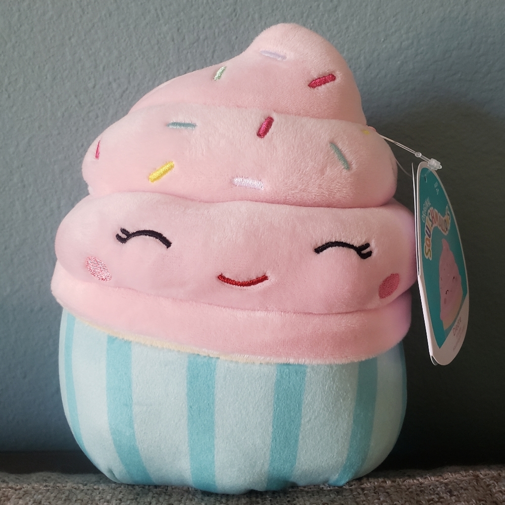 Squishmallows Deidre the Cupcake 8" Stuffed Plush